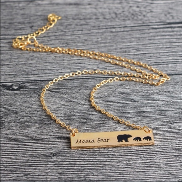 Jewelry - 💐SALE💐 Mama bear and 2 cubs necklace